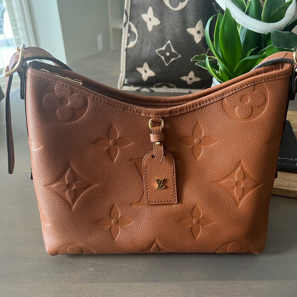 Louis Vuitton Carryall PM in Cognac